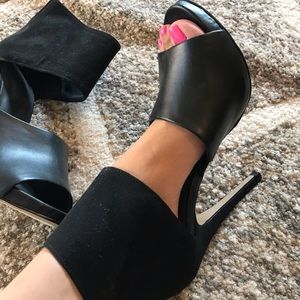 Apt. 9 peep toe pumps